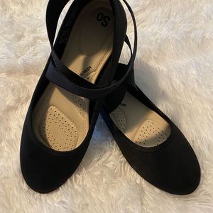 Womens size 8.5 black flats